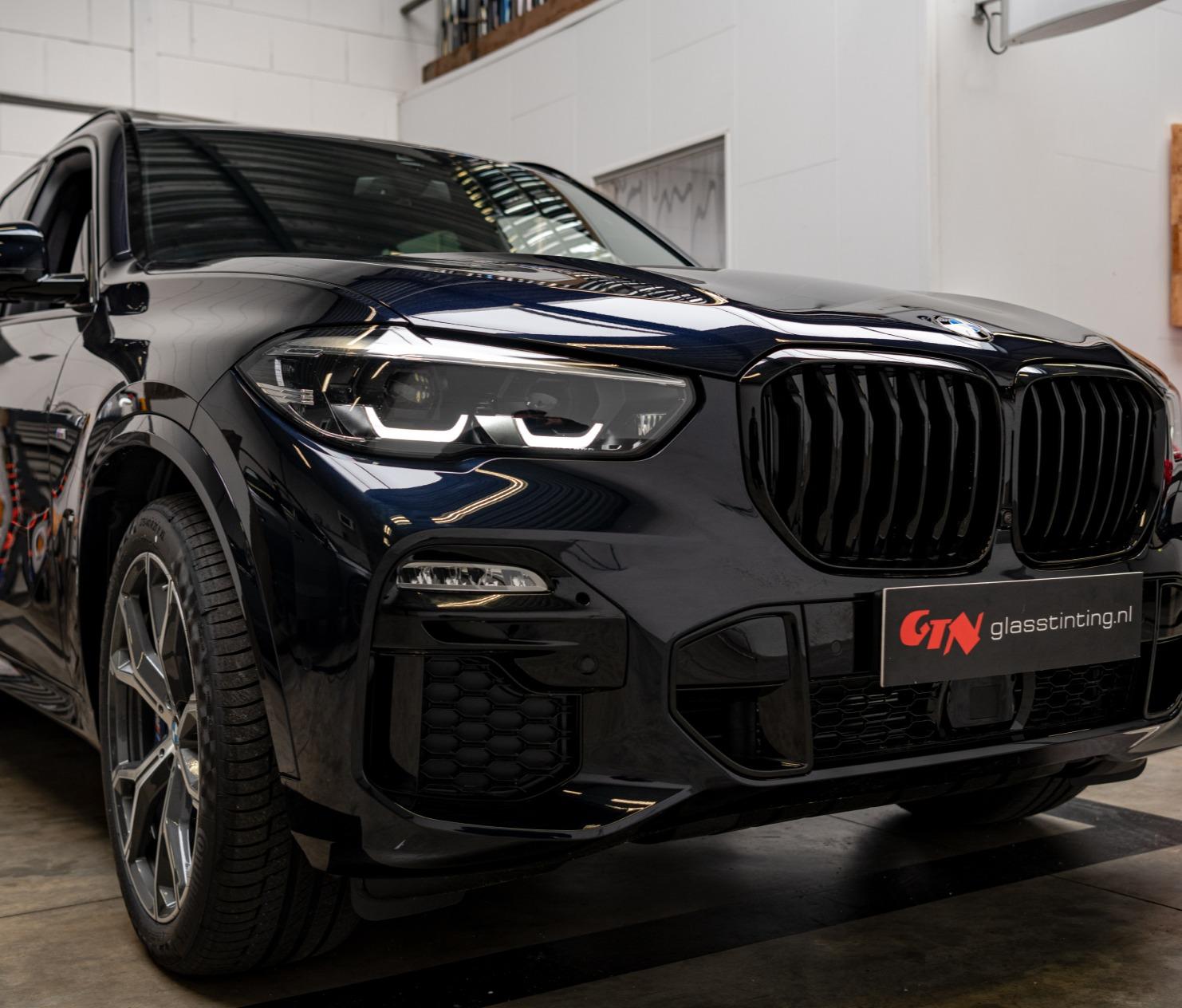 inkijkwerende auto raamfolie zwarte bmw breda